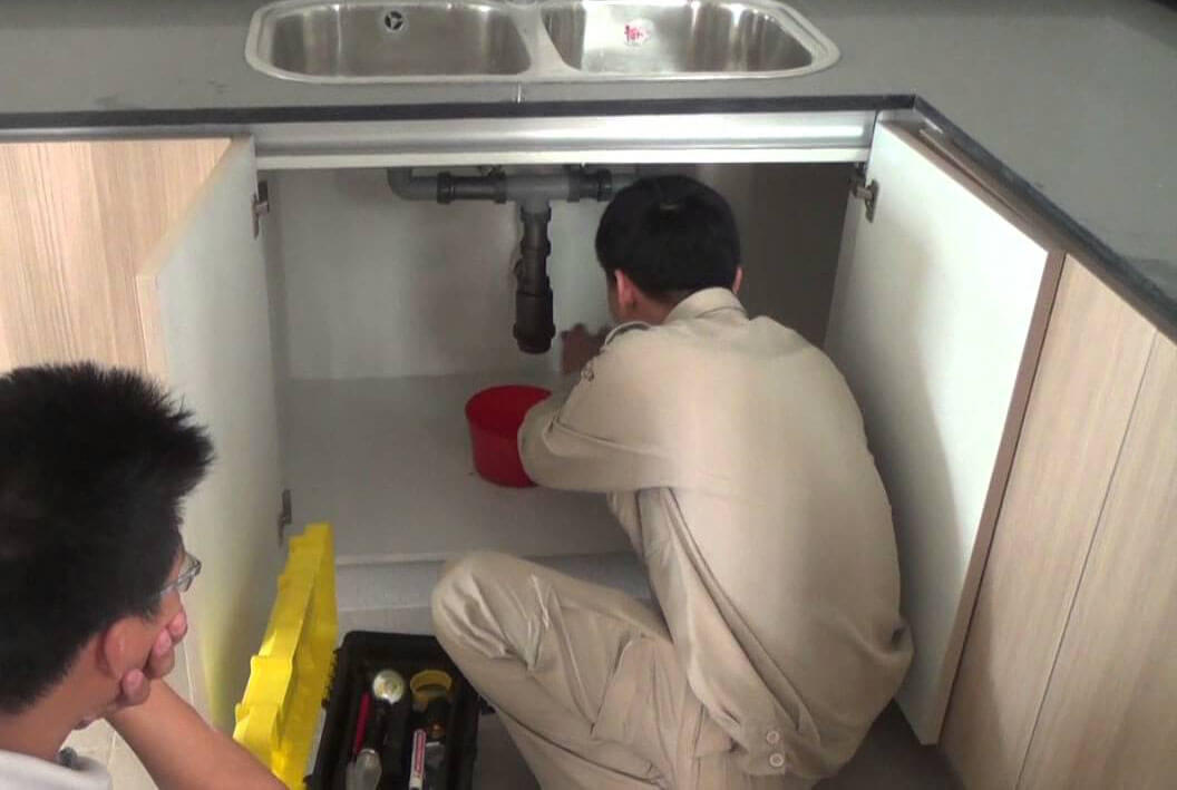 bồn rửa chén bị thấm nước