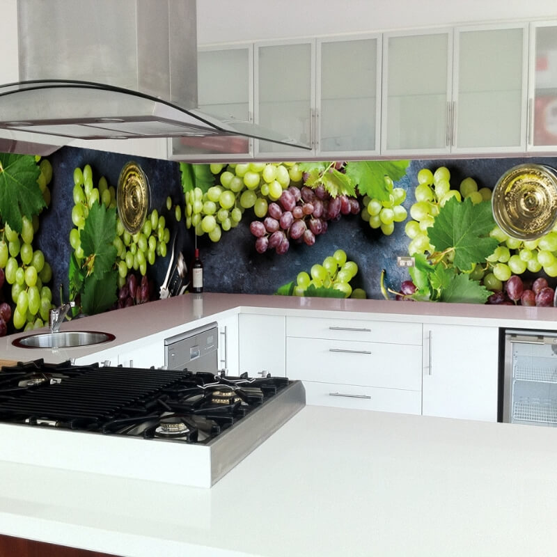 Kính ốp bếp hoa văn 3D đẹp mắt tạo điểm nhấn cho bếp