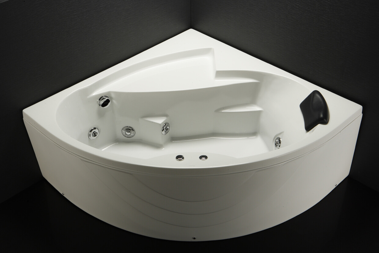 Bồn tắm chân yếm đặt góc 1m4 massage Caesar MT5140