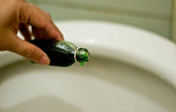 Bồn cầu inax bị rò nước