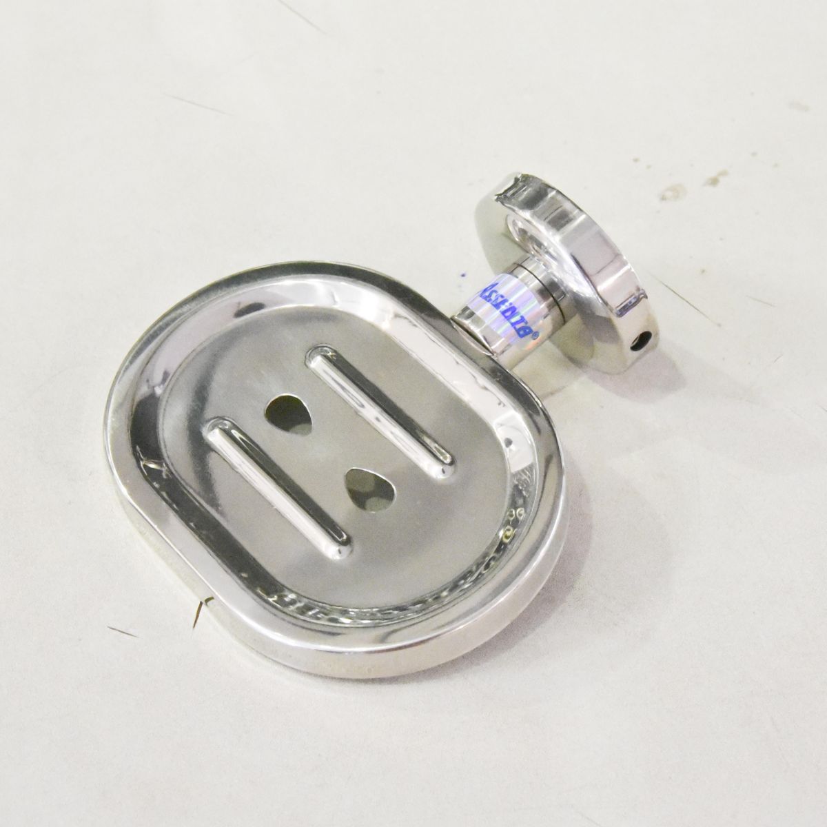 Kệ để xà phòng inox Outlet 02 là sản phẩm thiết bị vệ sinh outlet, xả kho, thanh lý một số mặt hàng trưng bày, giá khuyến mãi cực kỳ hấp dẫn, đến ngay showroom Hita tại Tphcm