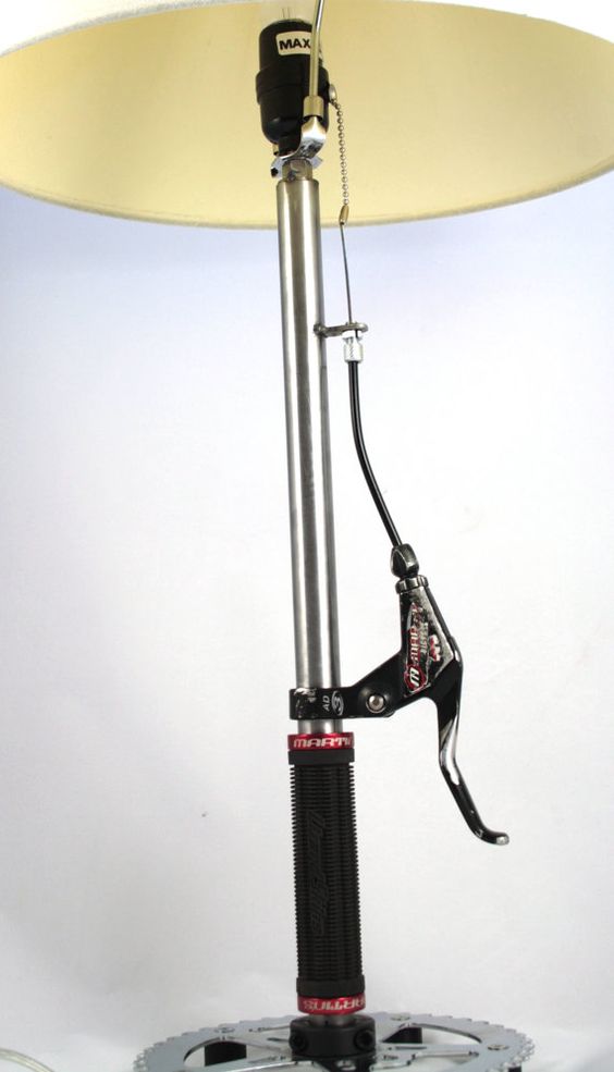 trang trí nhà từ phụ tùng xe