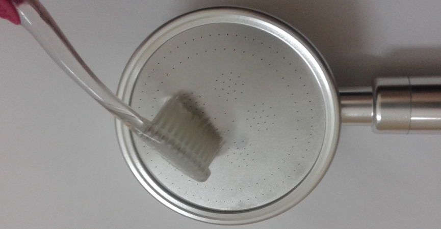 Cách tháo bát sen tắm để vệ sinh