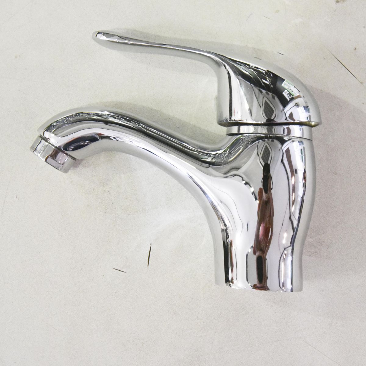 Vòi chậu lavabo Outlet 02 là sản phẩm thiết bị vệ sinh outlet, xả kho, thanh lý một số mặt hàng trưng bày, giá khuyến mãi cực kỳ hấp dẫn, đến ngay showroom Hita tại Tphcm