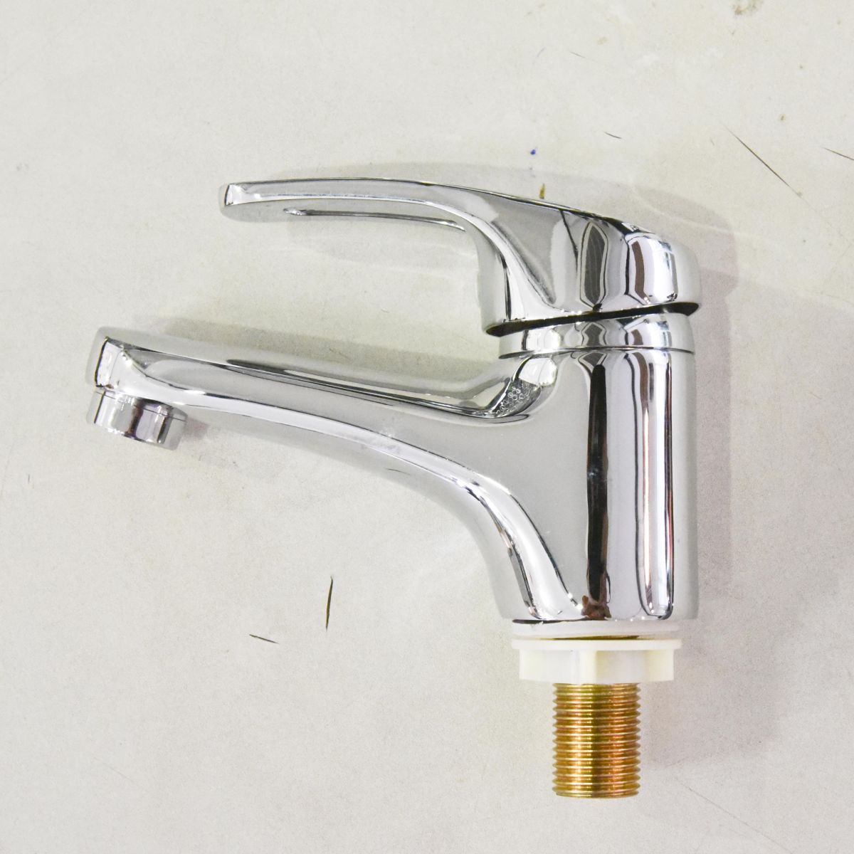 Vòi chậu lavabo Outlet 04 là sản phẩm thiết bị vệ sinh outlet, xả kho, thanh lý một số mặt hàng trưng bày, giá khuyến mãi cực kỳ hấp dẫn, đến ngay showroom Hita tại Tphcm