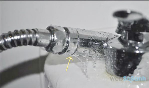 vòi sen bị rỉ nước phải làm sao