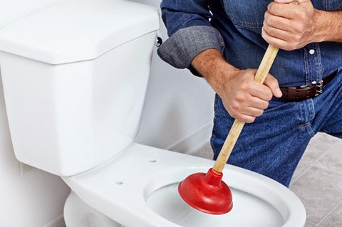 Xử lý tắc bồn cầu INAX tại nhà