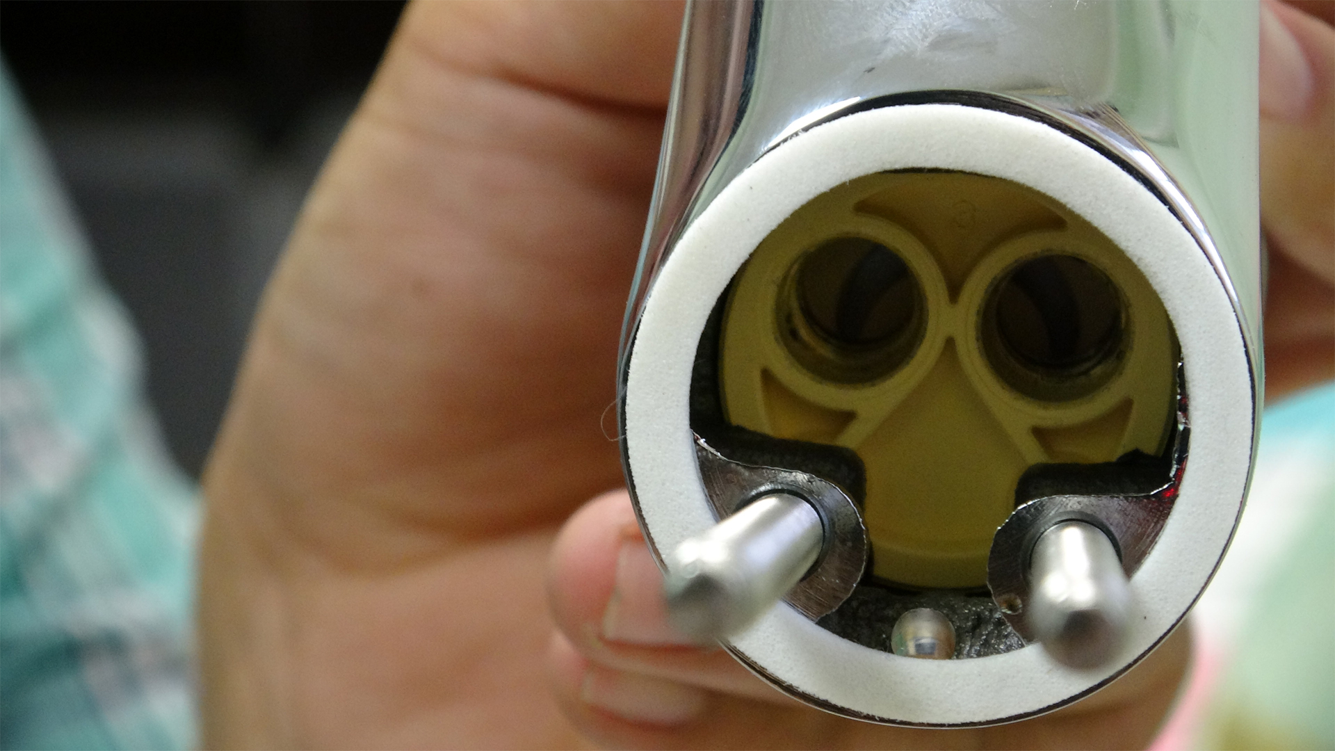 ..rồi chèn các path đệm và mút cao su