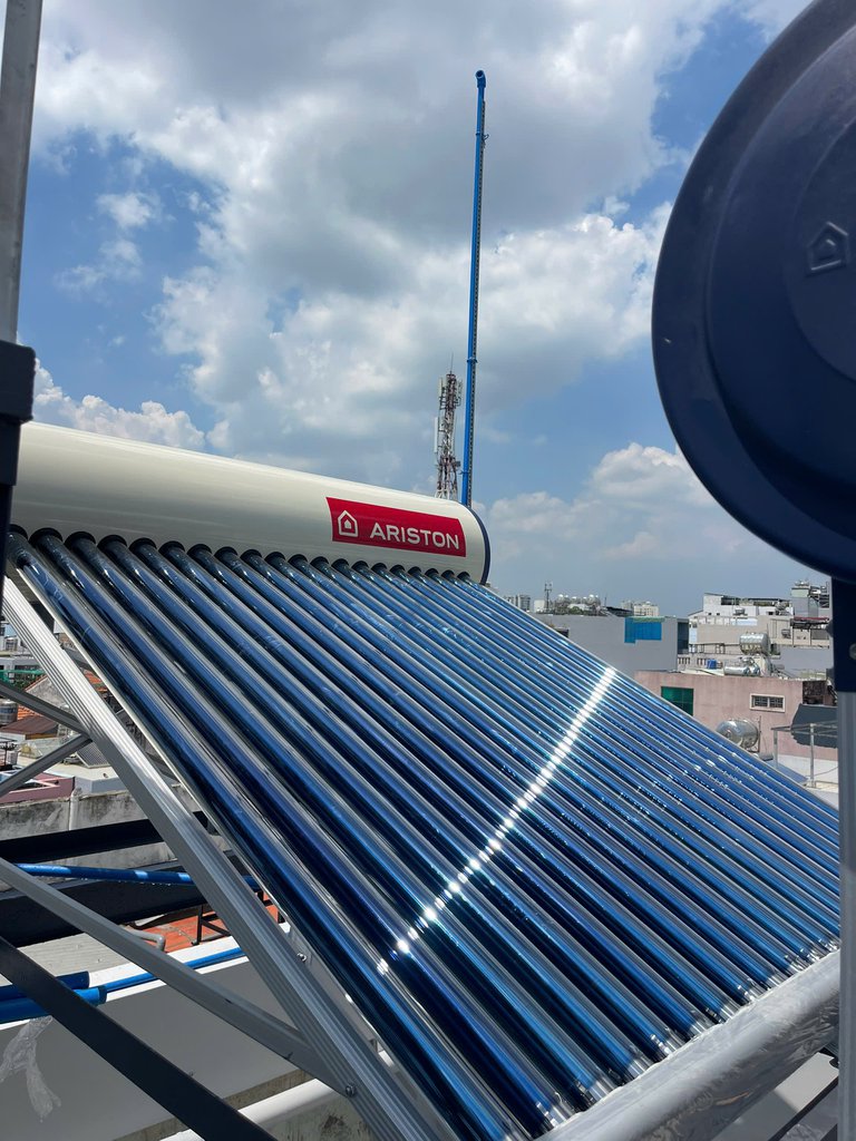 Đánh giá sản phẩm Máy nước nóng năng lượng mặt trời dạng ống Ariston ECO TUBE