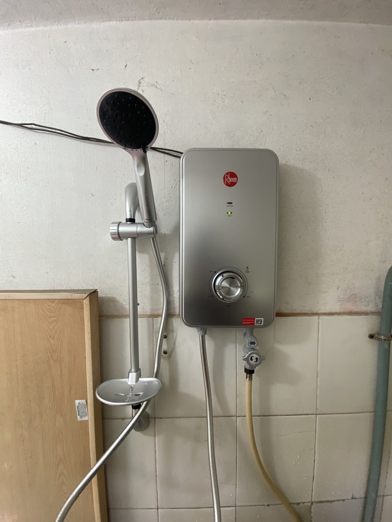 Đánh giá sản phẩm Máy nước nóng trực tiếp Rheem Performance Plus