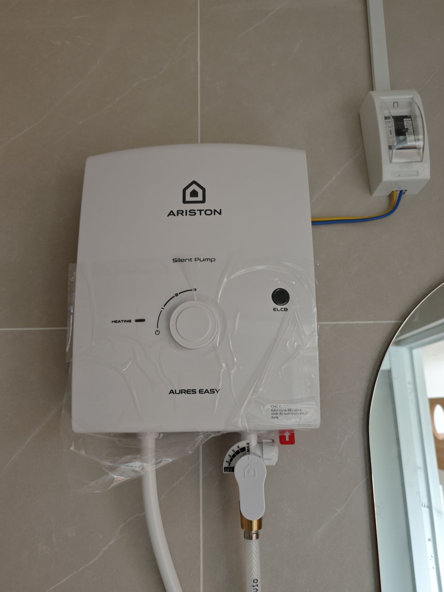 Đánh giá sản phẩm Máy nước nóng trực tiếp Aures Easy Ariston