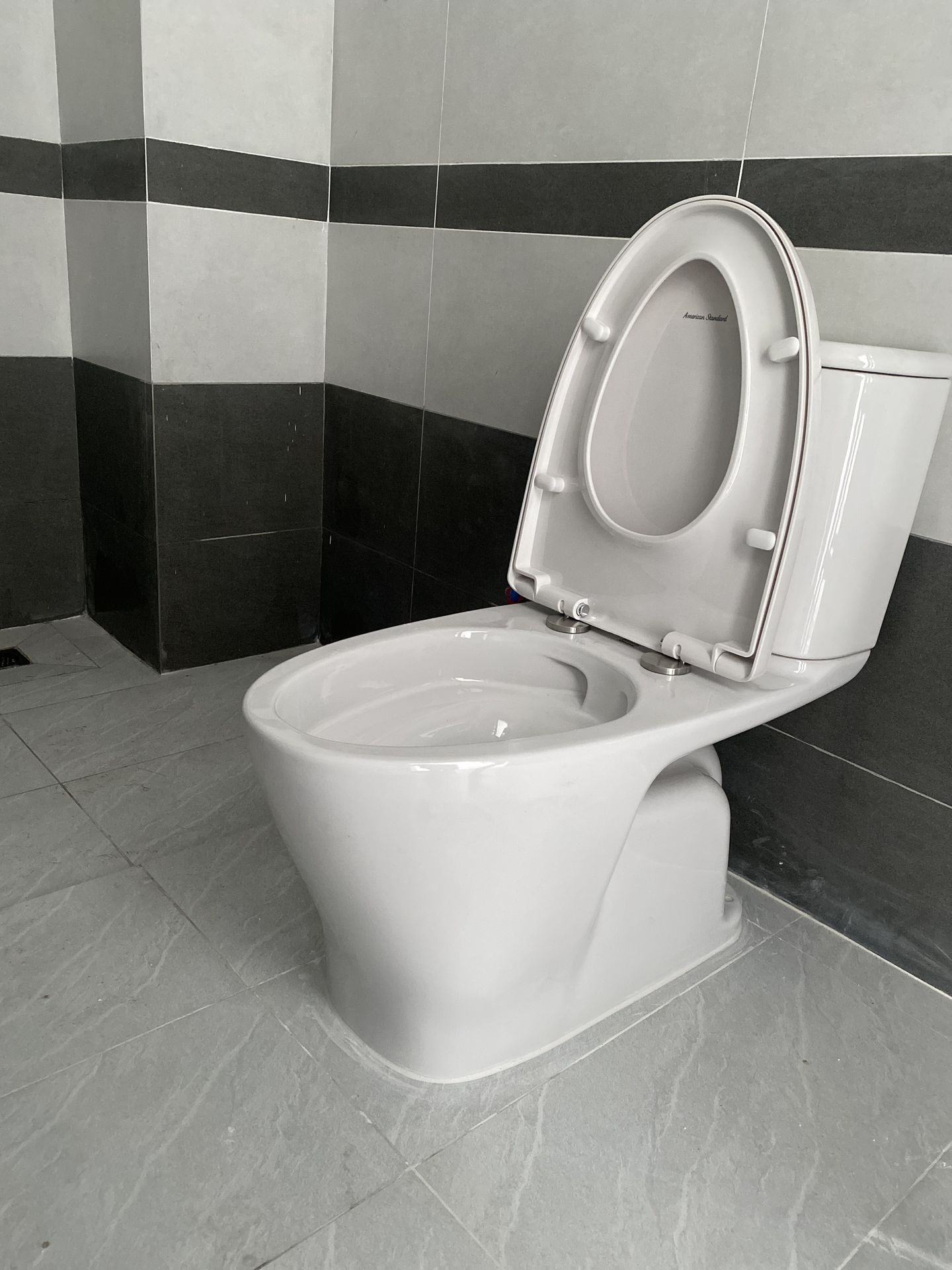 Đánh giá sản phẩm Bồn cầu 2 khối American Standard VF-2162 (VF2162) nắp êm dòng Loven