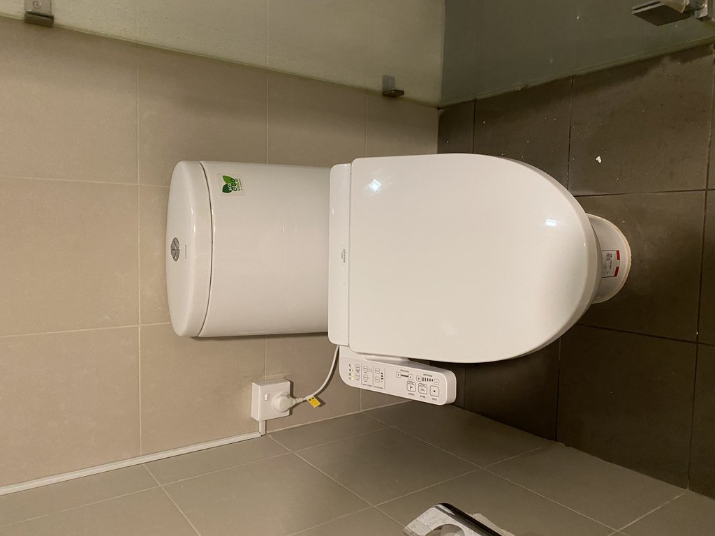 Đánh giá sản phẩm Nắp bồn cầu thông minh TOTO TCF23710AAA (W18) Washlet C2 cơ bản