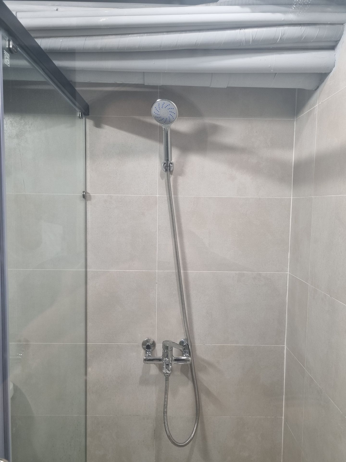 Đánh giá sản phẩm Bộ vòi sen tắm nóng lạnh Caesar S383C (Tay sen tắm xi)