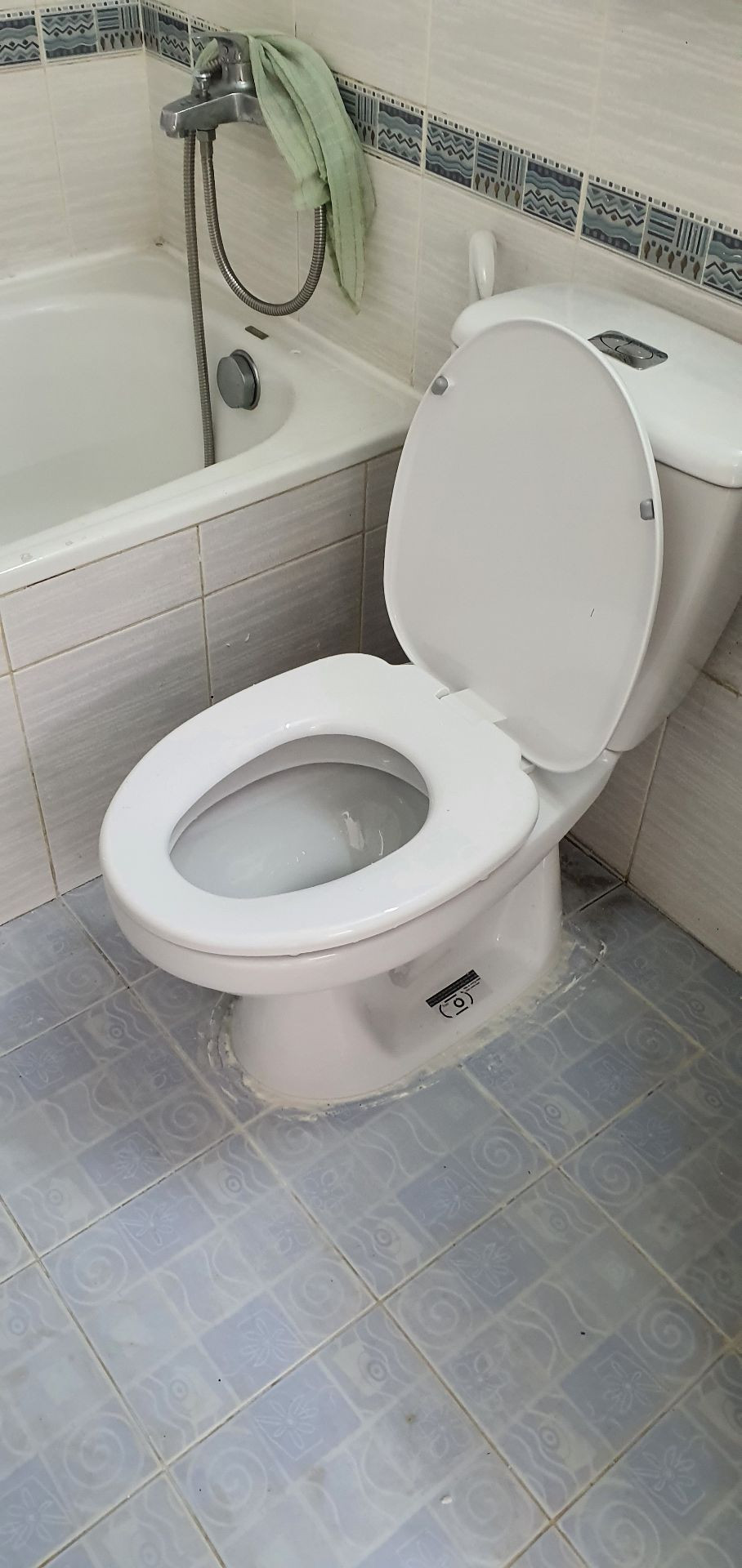 Đánh giá sản phẩm Bồn cầu 2 khối INAX C-108VA (C108VA) xả nhấn nắp thường