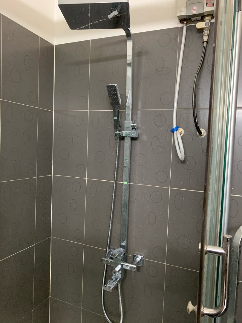 Đánh giá sản phẩm Bộ sen cây tắm đứng nóng lạnh Luxta L7216