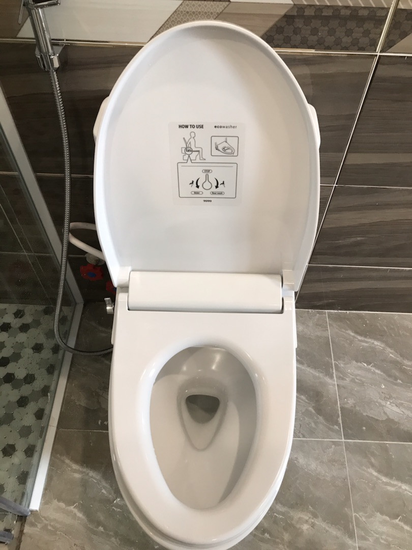 Đánh giá sản phẩm Bồn cầu TOTO CS769DRE4 2 khối nắp rửa cơ TCW1211A