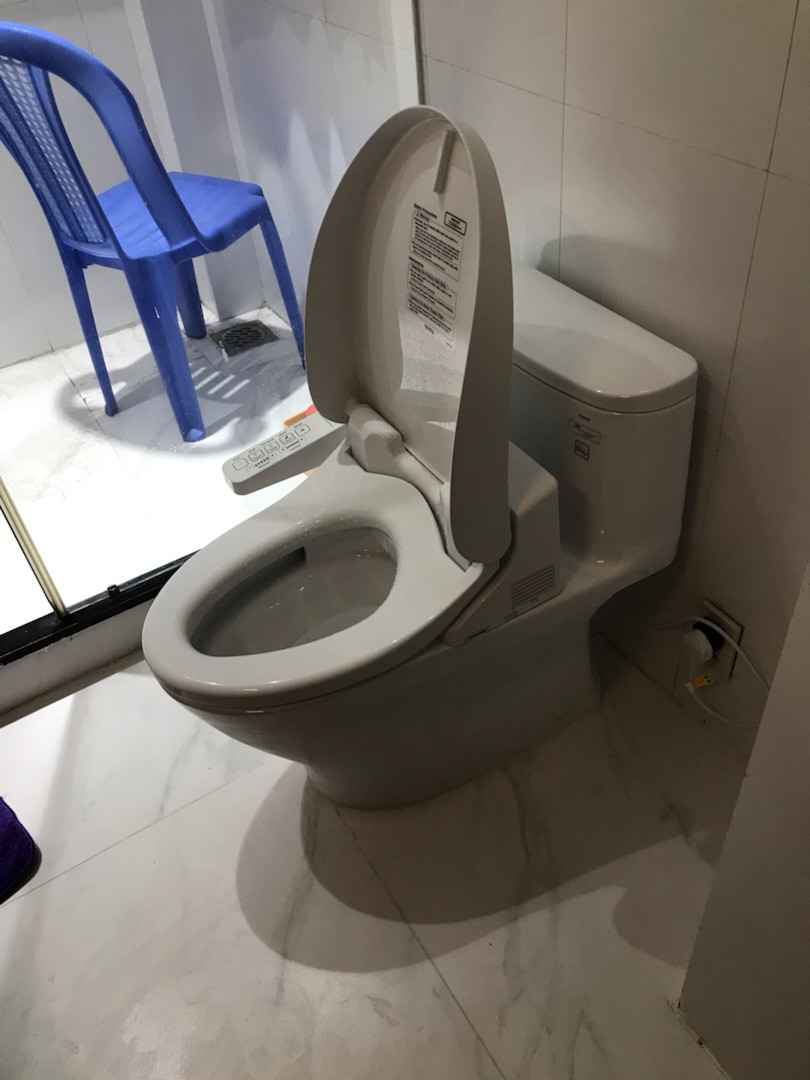 Đánh giá sản phẩm Bồn cầu nắp rửa điện tử TOTO 1 khối MS887RW7