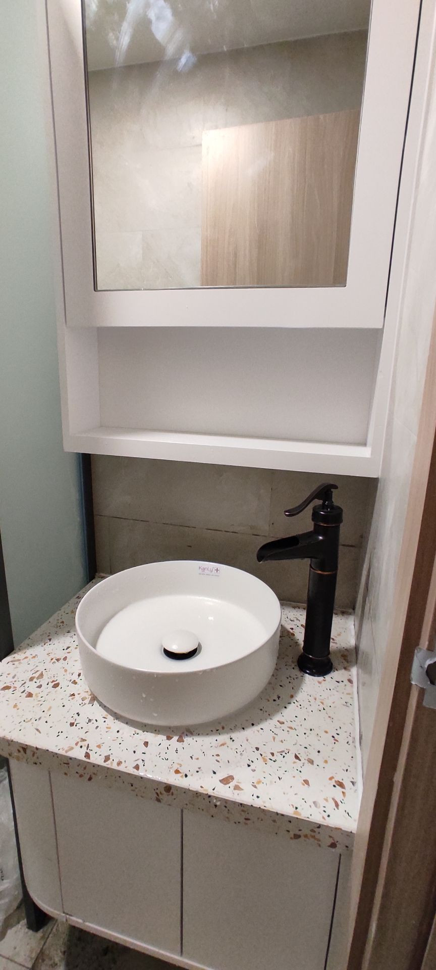 Đánh giá sản phẩm Chậu lavabo đặt bàn Kanly sứ màu SU52