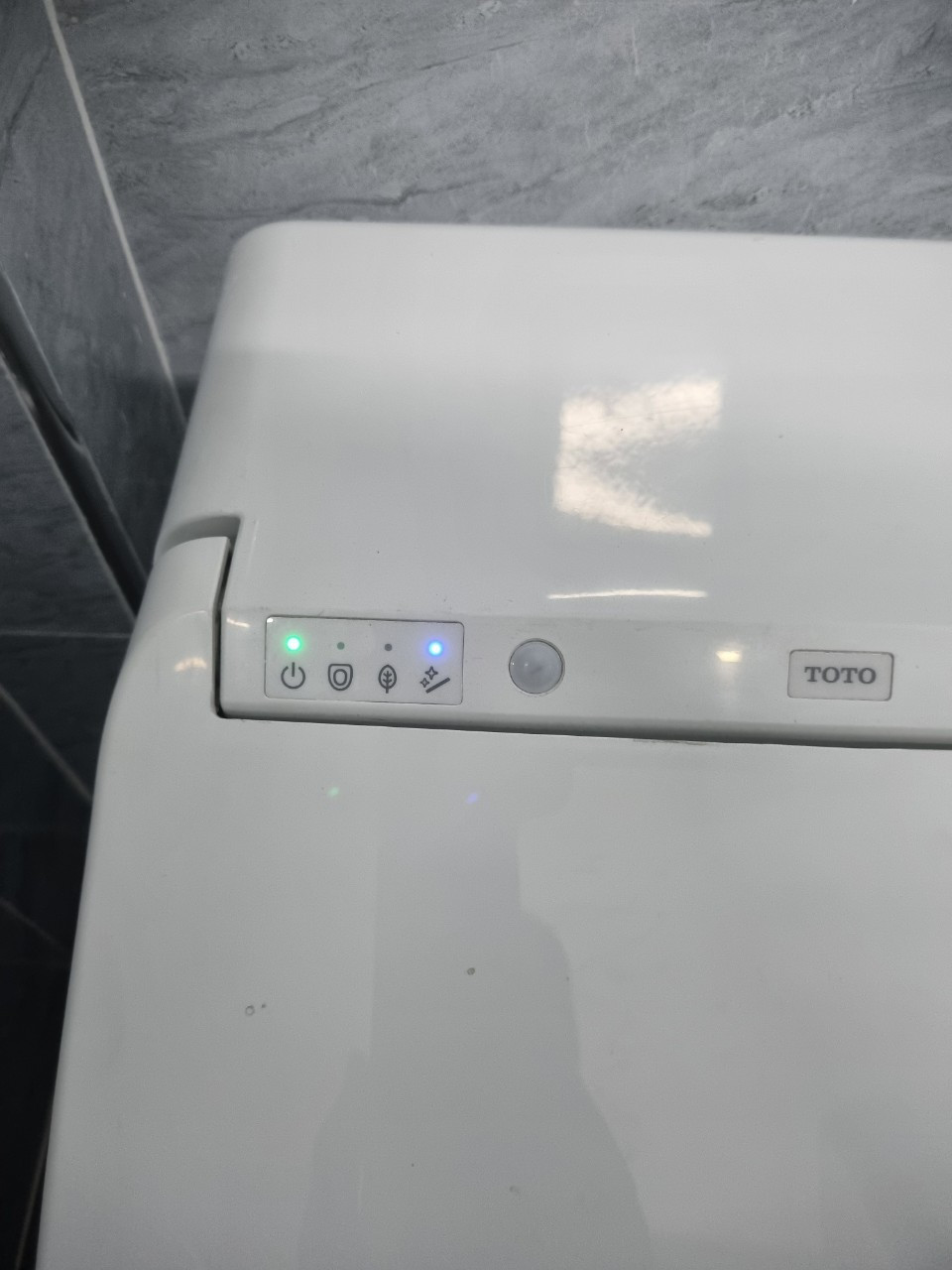 Đánh giá sản phẩm Bồn cầu thông minh Neorest DH TOTO CS988VT TCF9575Z T53P100VR