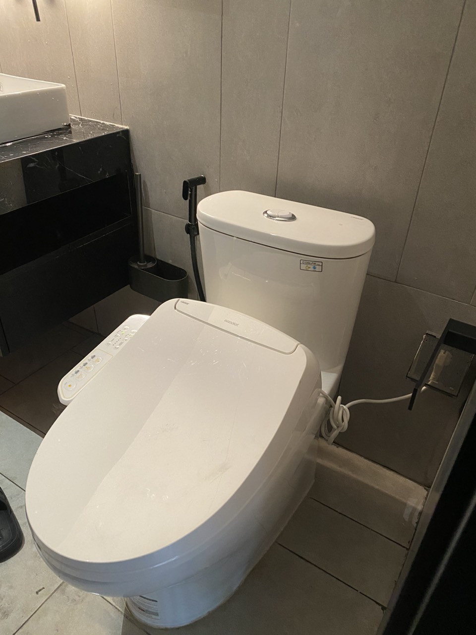 Đánh giá sản phẩm Nắp rửa điện tử Caesar TAF400H (TAF400H-PW)