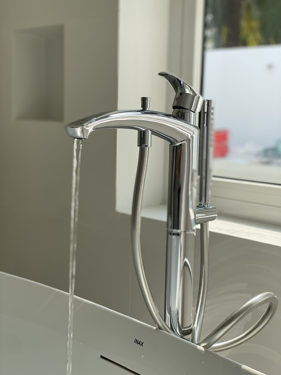 Đánh giá sản phẩm Vòi xả bồn tắm TOTO TBG09306AA TBN01105B đặt sàn nóng lạnh (kèm đế)