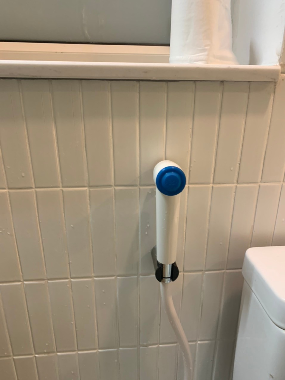 Đánh giá sản phẩm Vòi xịt vệ sinh COTTO CT980H#WH(HM)