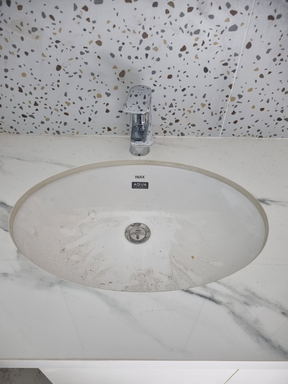 Đánh giá sản phẩm Chậu rửa mặt lavabo âm bàn INAX AL-2216V/BW1 men Aqua Ceramic