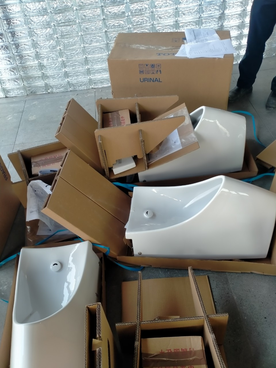 Đánh giá sản phẩm Bồn tiểu nam TOTO USWN902ASV treo tường