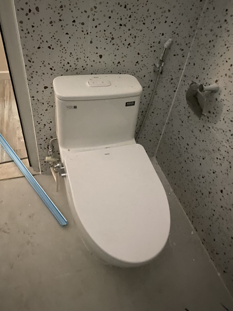 Đánh giá sản phẩm Bồn cầu 1 khối nắp rửa cơ INAX AC-989 + CW-S15VN