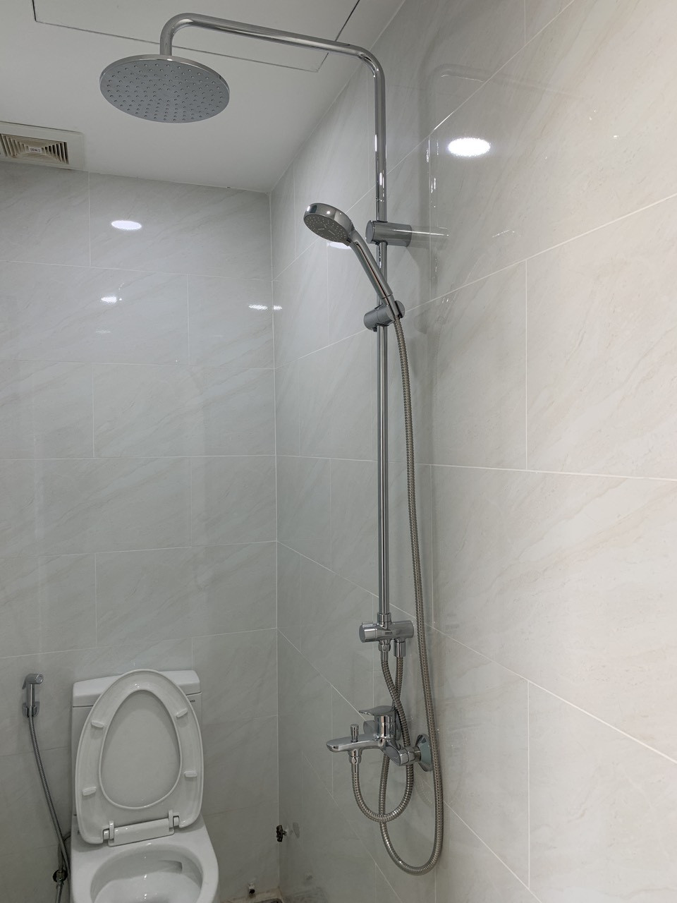 Đánh giá sản phẩm Bộ sen cây tắm nóng lạnh TOTO DM907CS TBS04302V DGH104ZR