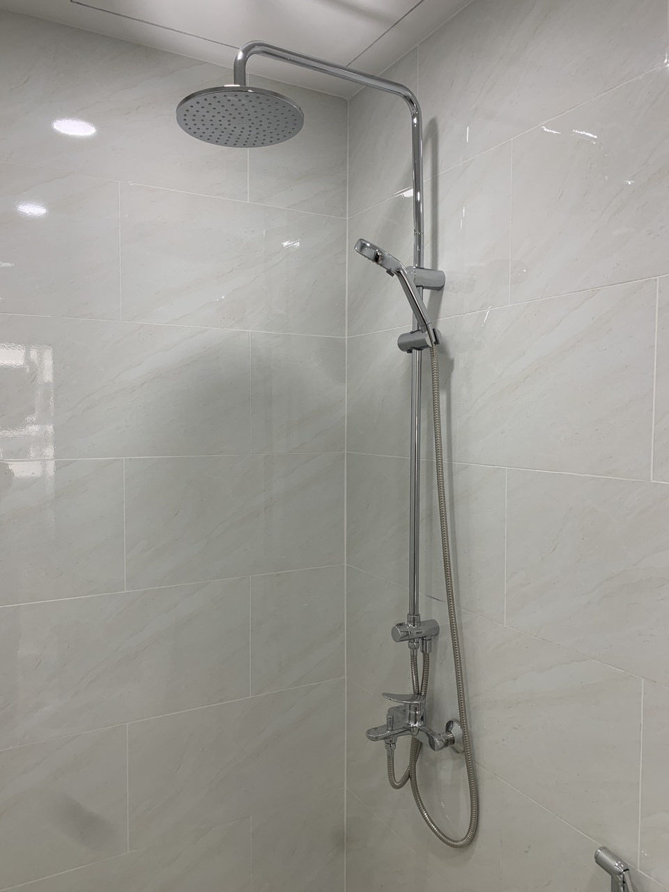 Đánh giá sản phẩm Bộ sen cây tắm nóng lạnh TOTO DM907CS TBS04302V DGH104ZR