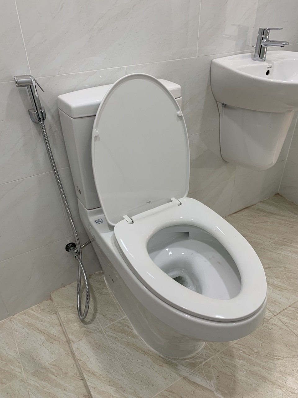 Đánh giá sản phẩm Bồn cầu 2 khối TOTO CS948DT10 nắp đóng êm TC395VS