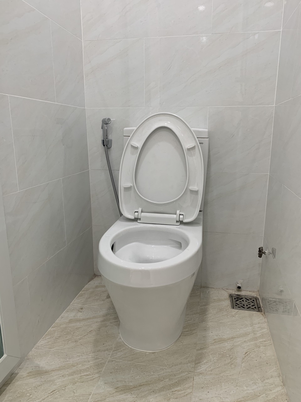 Đánh giá sản phẩm Bồn cầu 2 khối TOTO CS948DT10 nắp đóng êm TC395VS