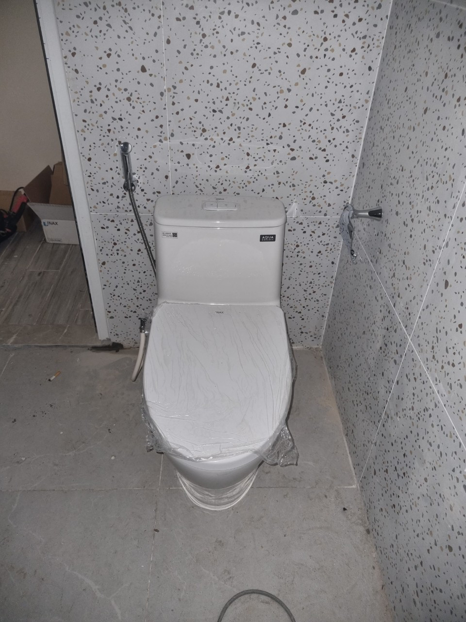 Đánh giá sản phẩm Bồn cầu 1 khối nắp rửa cơ INAX AC-989 + CW-S15VN