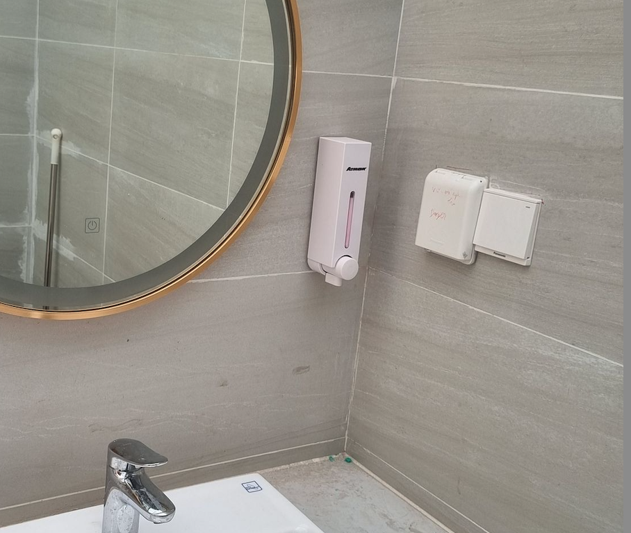 Đánh giá sản phẩm Hộp nhấn xà phòng 250ml ATMOR DH-725-1W (DH7251W)