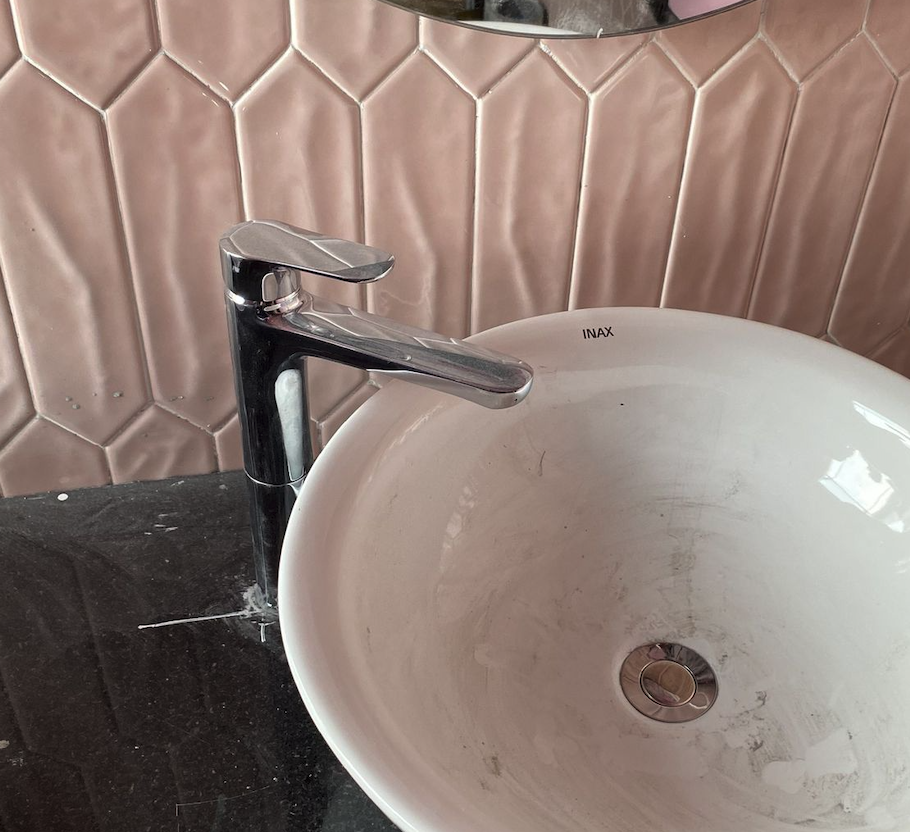 Đánh giá sản phẩm Vòi lavabo lạnh thân cao INAX LFV-22SH (LFV22SH)