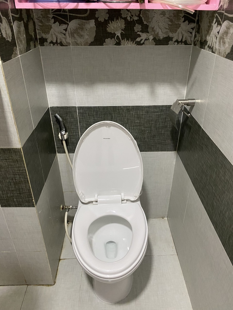 Đánh giá sản phẩm Bồn cầu 1 khối Viglacera BL5 nắp êm xả thẳng (+ vòi xịt VG826)