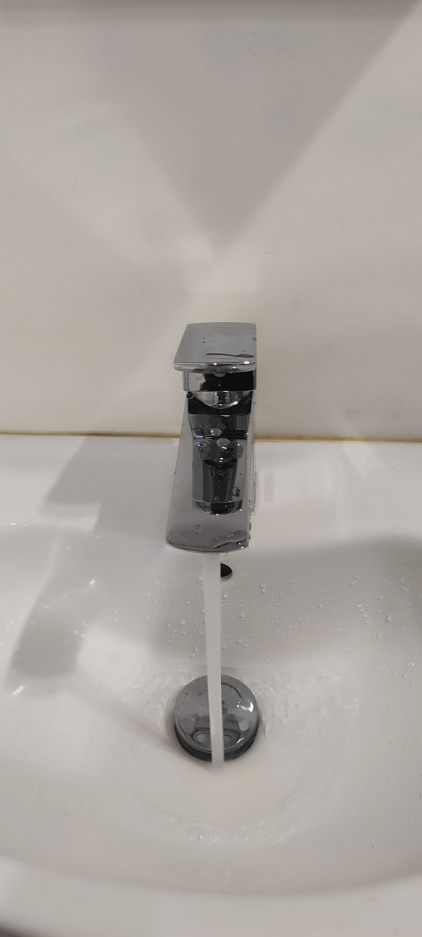 Đánh giá sản phẩm Vòi lavabo nóng lạnh GR TOTO TLG02301V