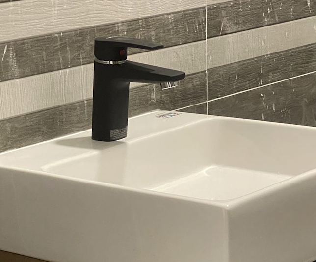 Đánh giá sản phẩm Vòi chậu lavabo nóng lạnh Caesar B390CU / CBU / CGU / CRU / CWU