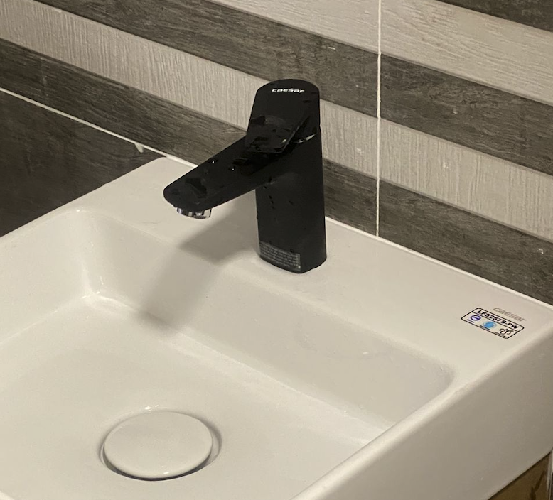 Đánh giá sản phẩm Vòi chậu lavabo nóng lạnh Caesar B390CU / CBU / CGU / CRU / CWU