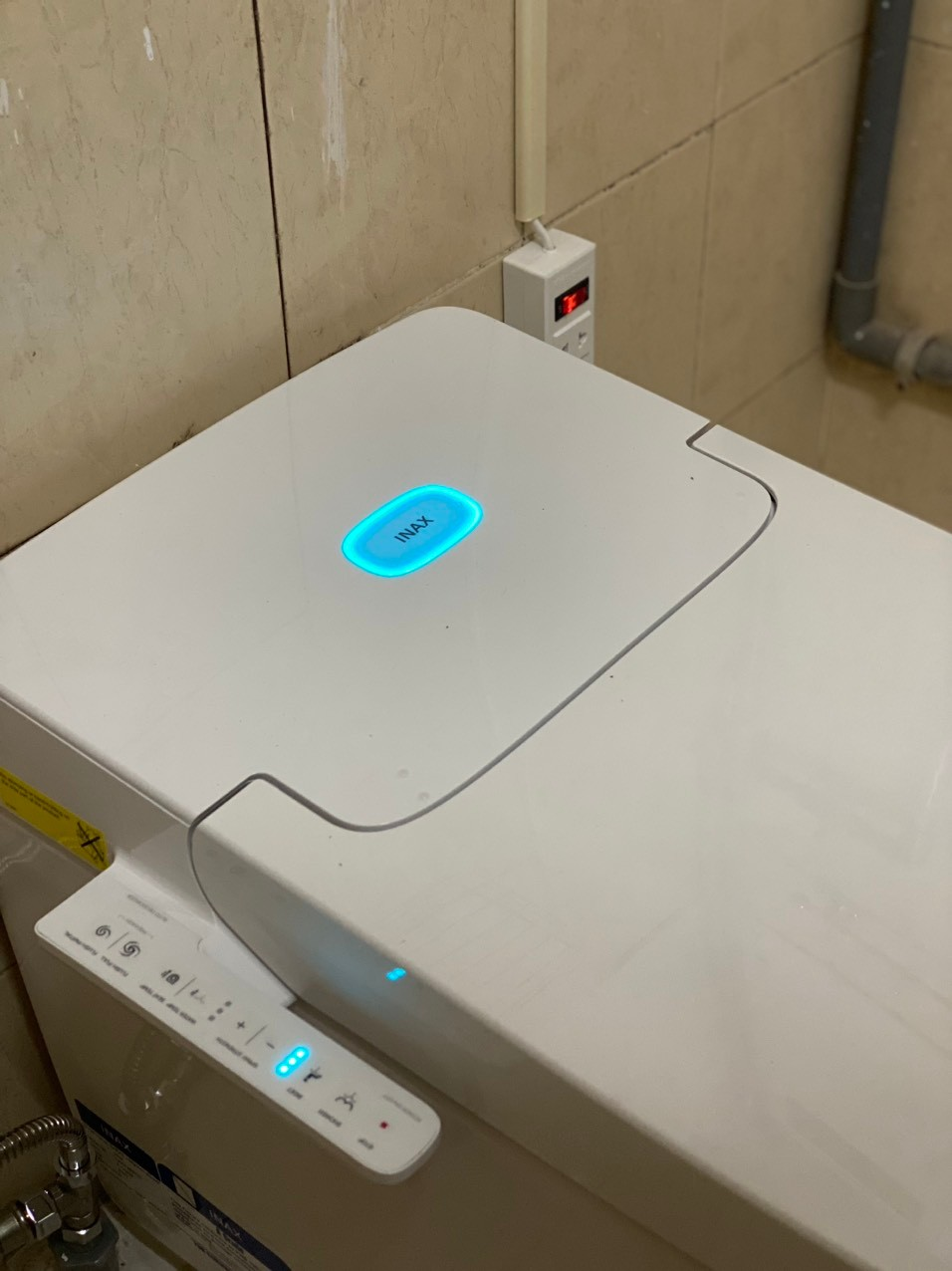 Đánh giá sản phẩm Bồn cầu điện tử Saras Light-E INAX AC-816VN (AC816VN)