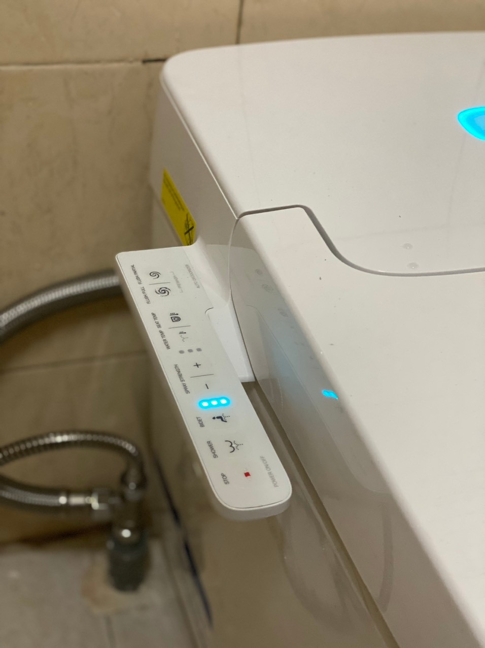 Đánh giá sản phẩm Bồn cầu điện tử Saras Light-E INAX AC-816VN (AC816VN)