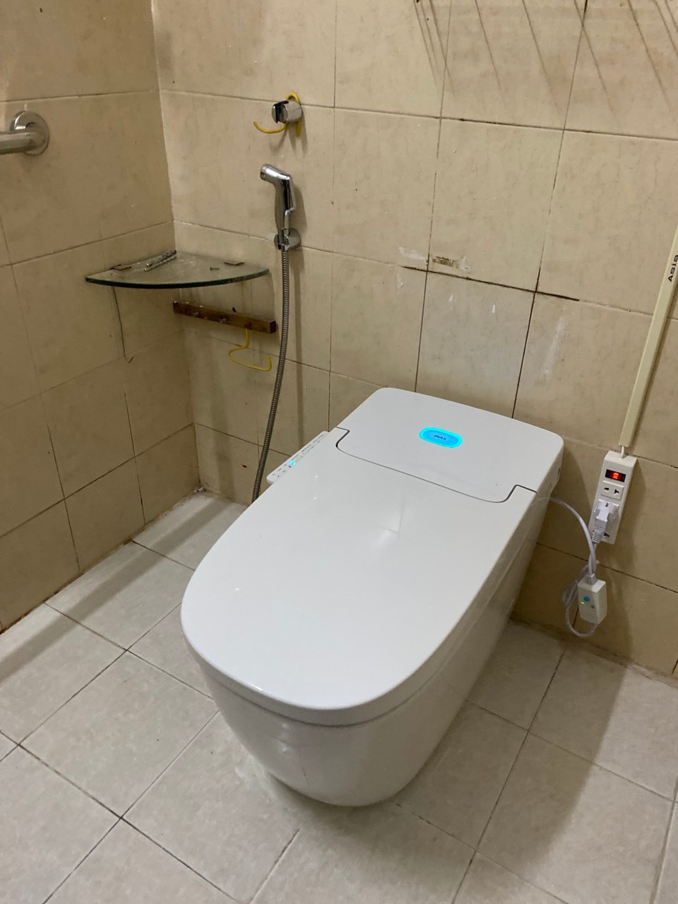 Đánh giá sản phẩm Bồn cầu điện tử Saras Light-E INAX AC-816VN (AC816VN)