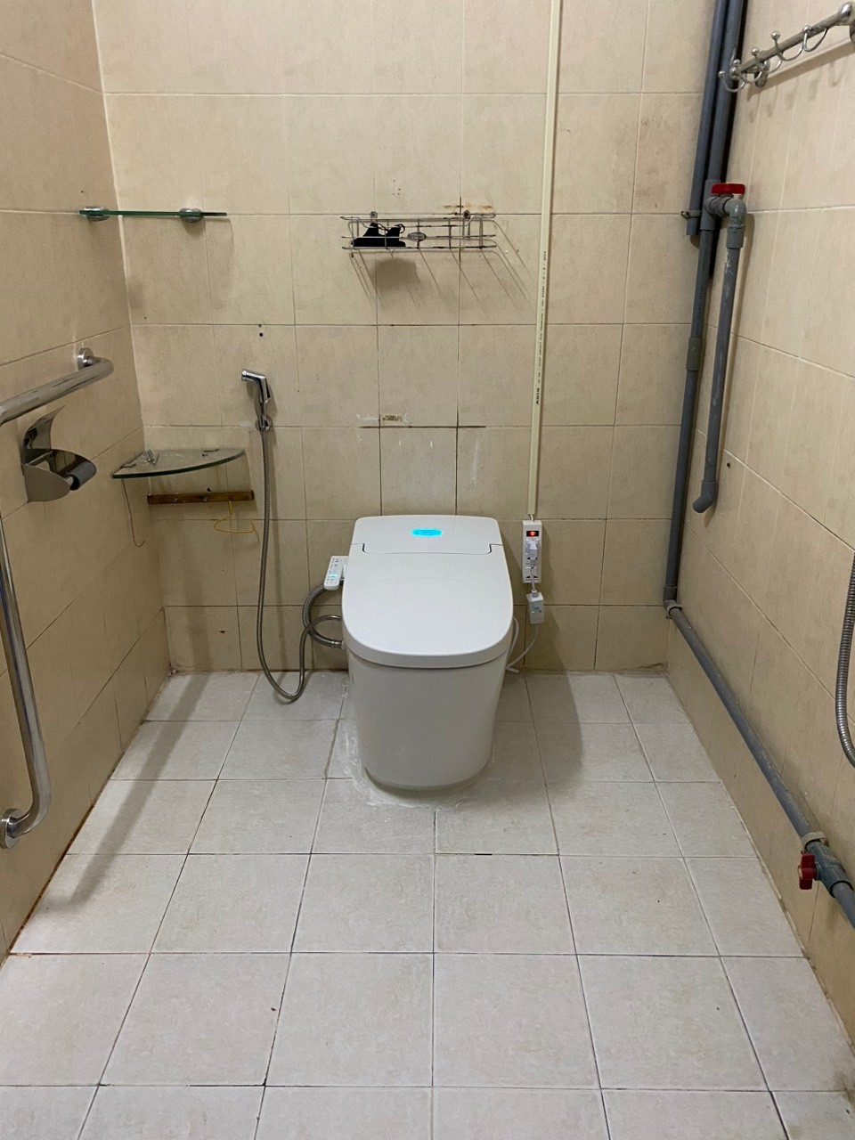 Đánh giá sản phẩm Bồn cầu điện tử Saras Light-E INAX AC-816VN (AC816VN)