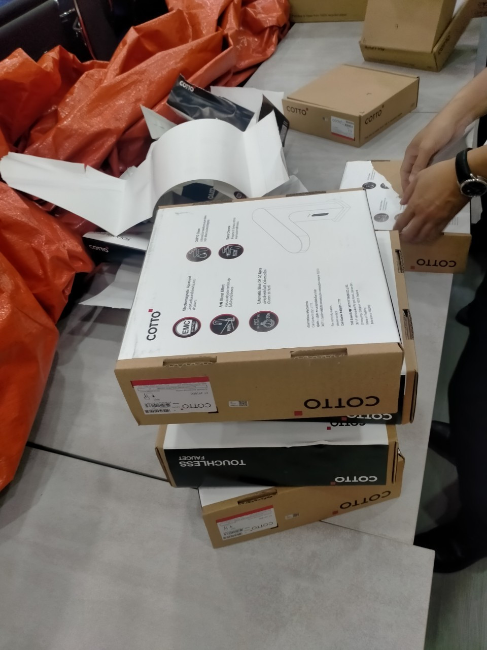 Đánh giá sản phẩm Vòi chậu lavabo COTTO CT4918DC cảm ứng lạnh (dùng pin)