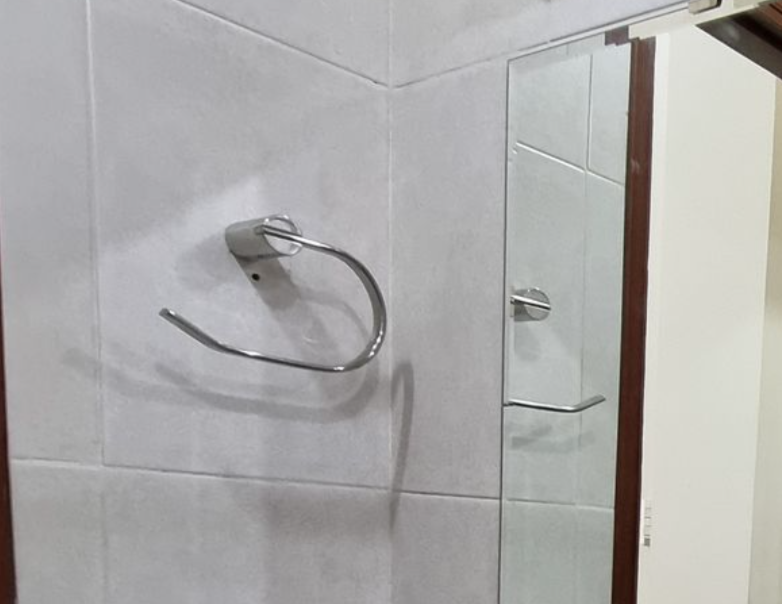 Đánh giá sản phẩm Vòng treo khăn Caesar Q8305