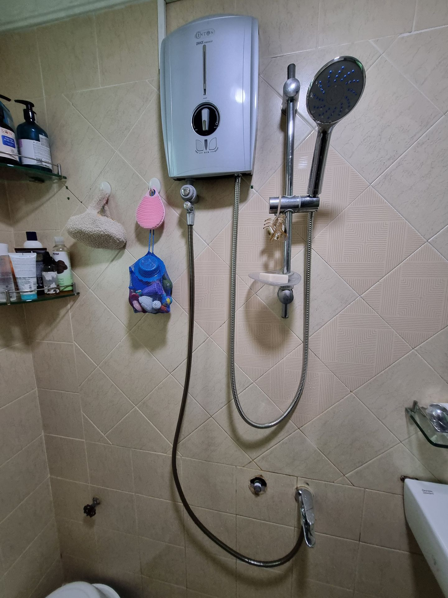 Đánh giá sản phẩm Bộ vòi sen tắm lạnh Caesar S063C (Tay sen tắm xi)