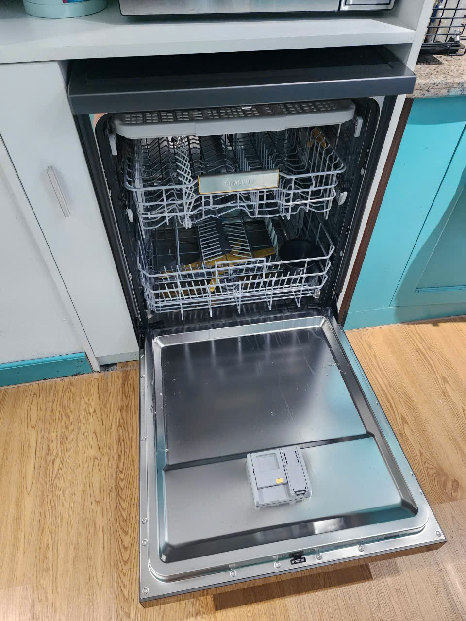 Đánh giá sản phẩm Máy rửa chén Samsung Bespoke hệ thống rửa xoáy kép Water Jet Clean DW60CB750FAPSV