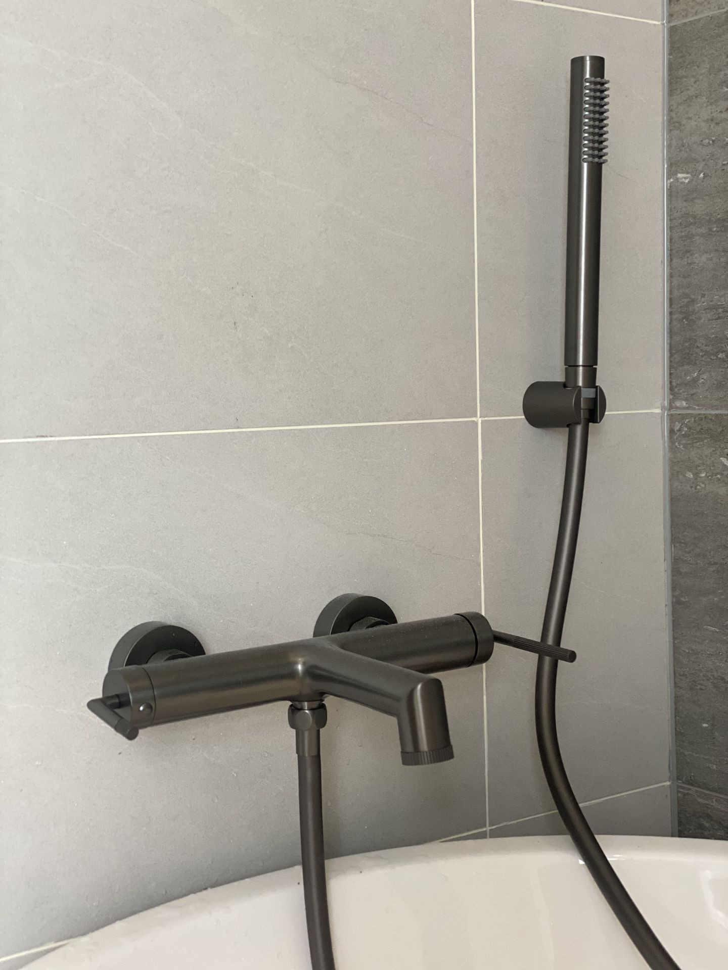 Đánh giá sản phẩm Sen tắm nóng lạnh gắn tường Esslinger ES-28703-615QS